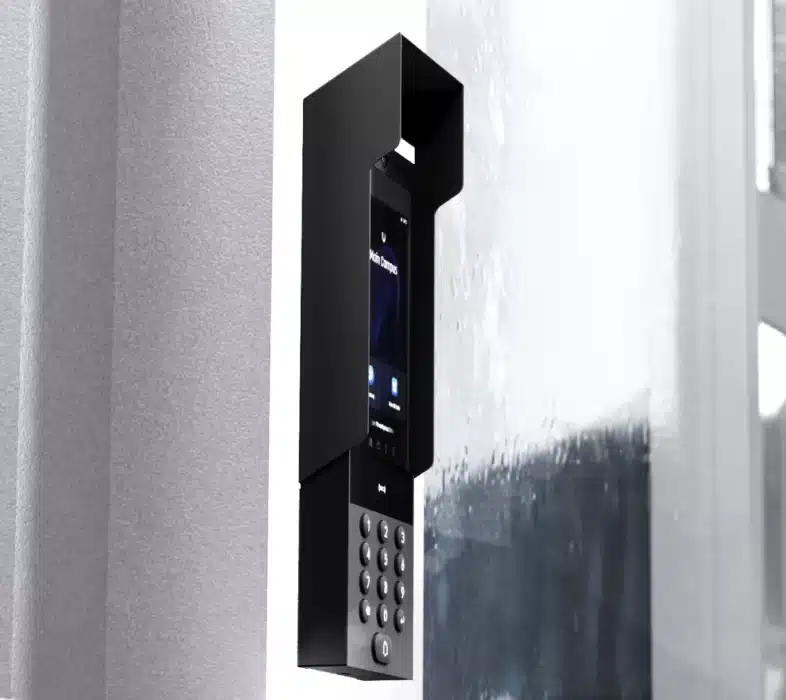 Modern dörrtelefon med skärm och knappar