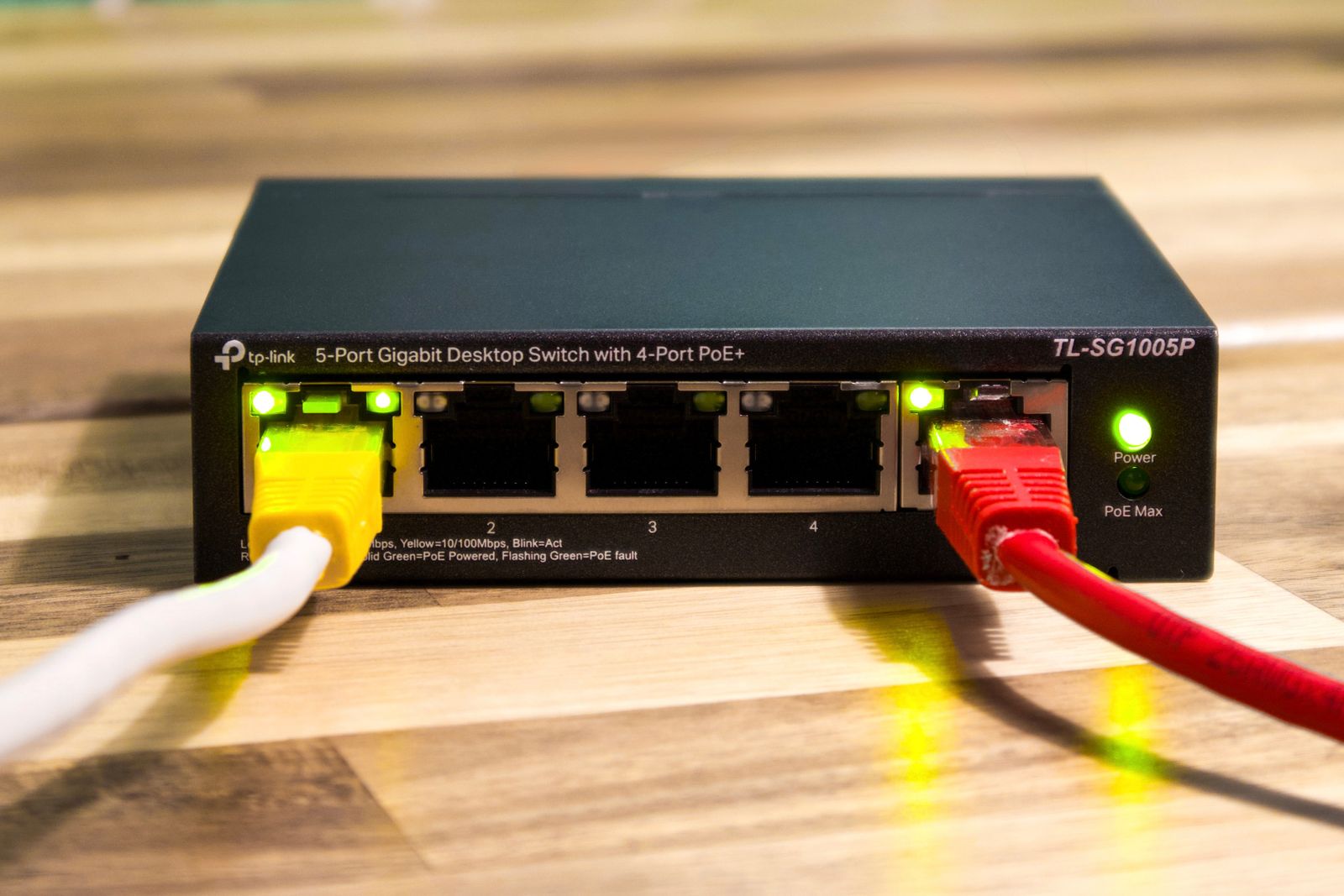 router, switch, kabel eller wifi