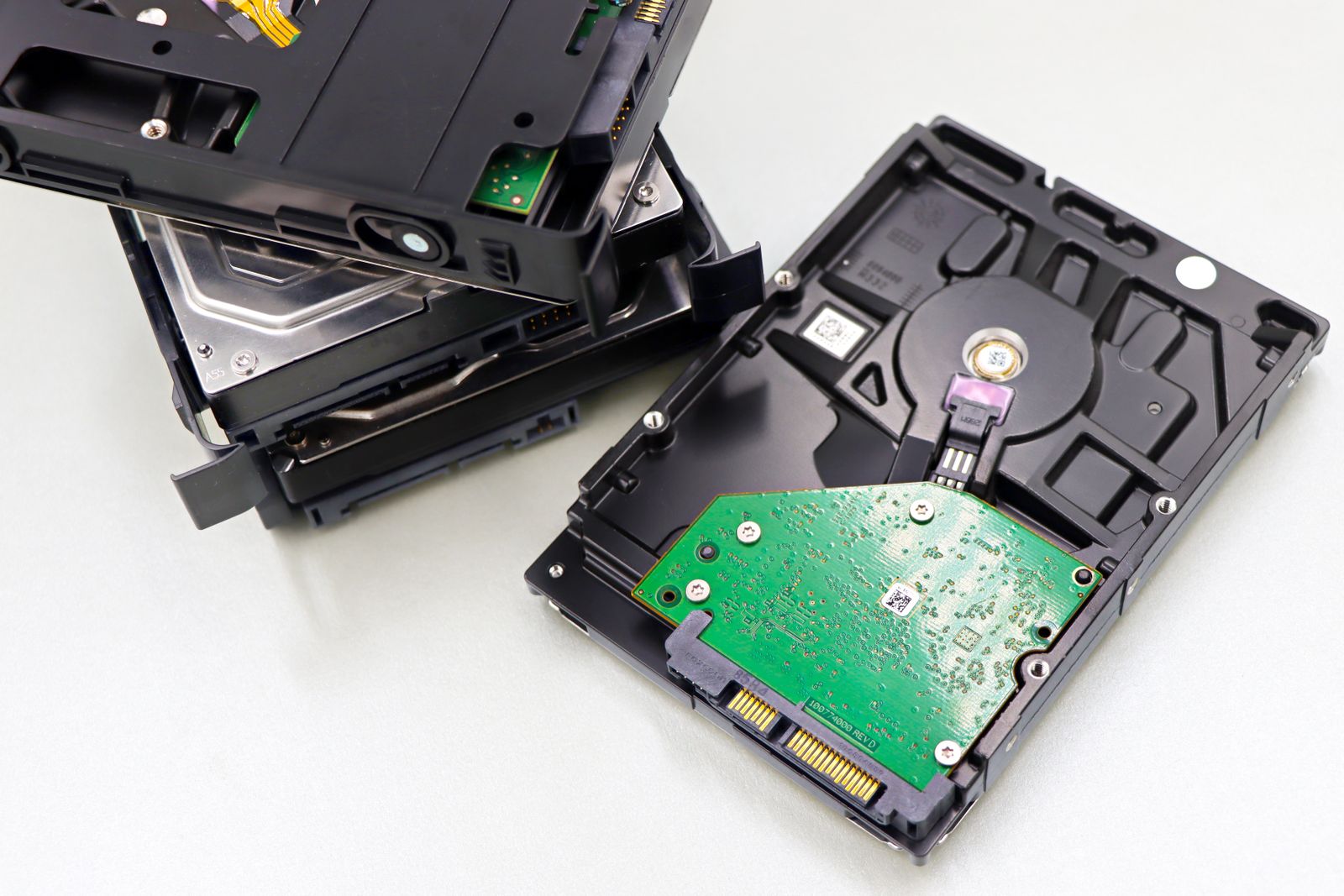 trasiga hårddiskar, SSD, USB-minnen och telefoner