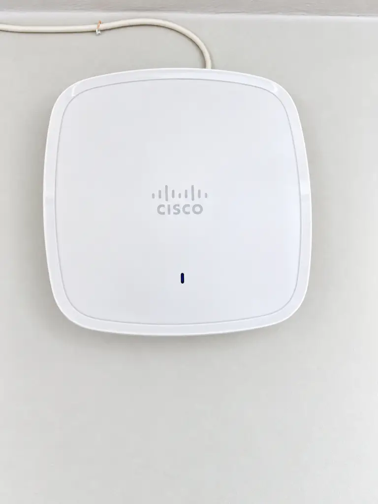 Cisco eller UniFi på kontoret? Så fick kontoret på Norrmalm sitt nätverk