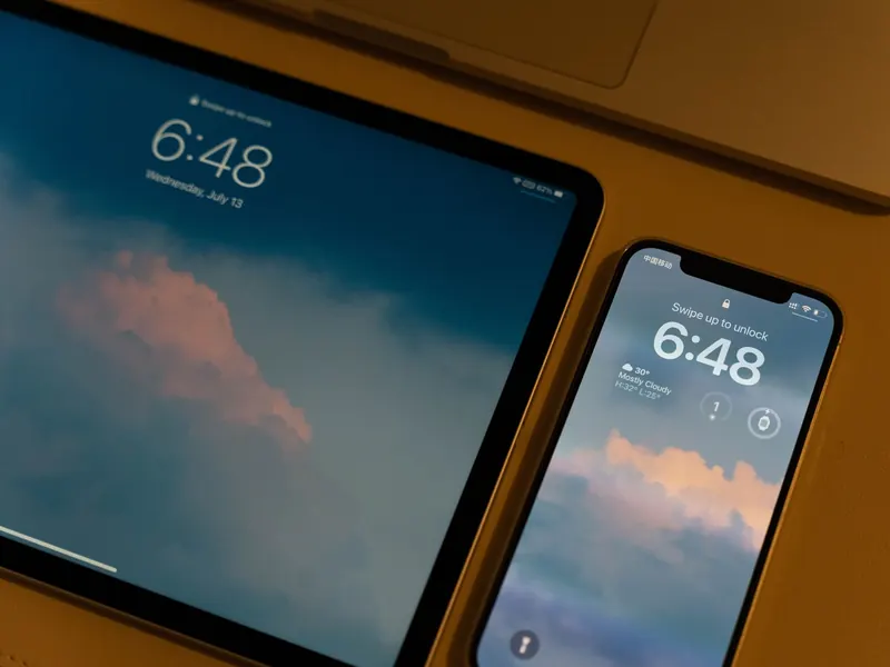 Låsskärm på en surfplatta och en mobiltelefon