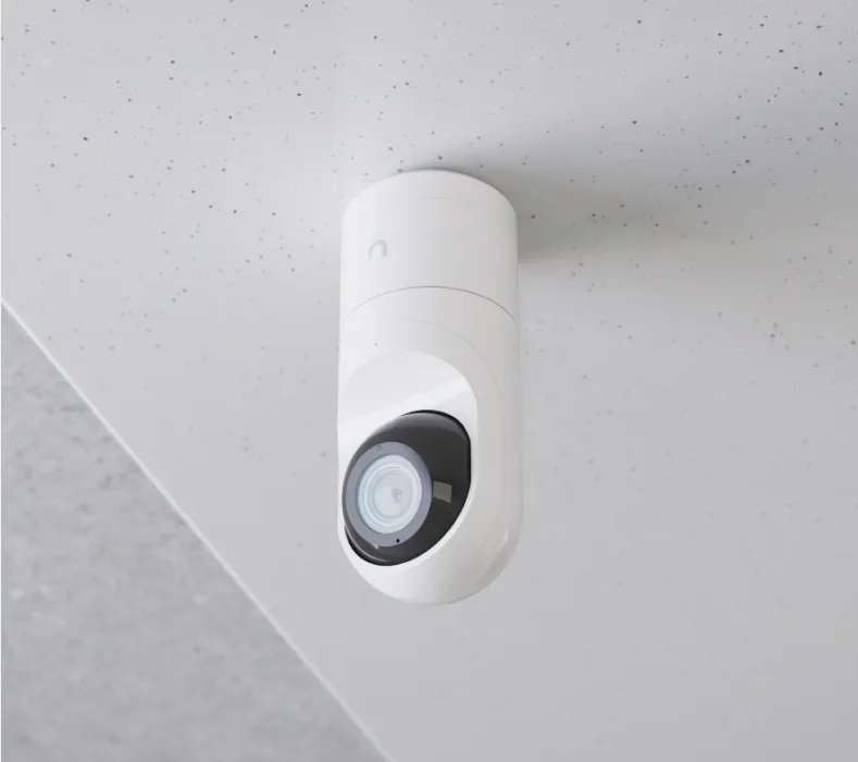 UniFi Protect G5 Flex kamera i ett ljust tak